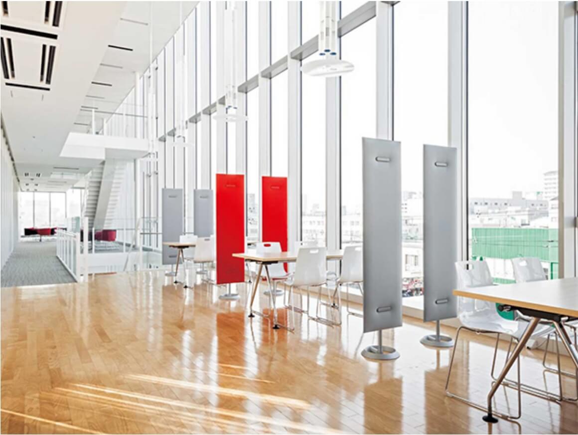 音響環境を最適化する吸音パネル