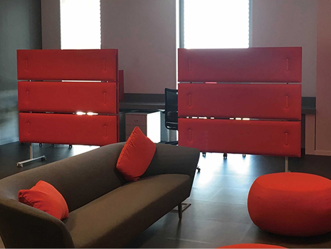 音響環境を最適化する吸音パネル