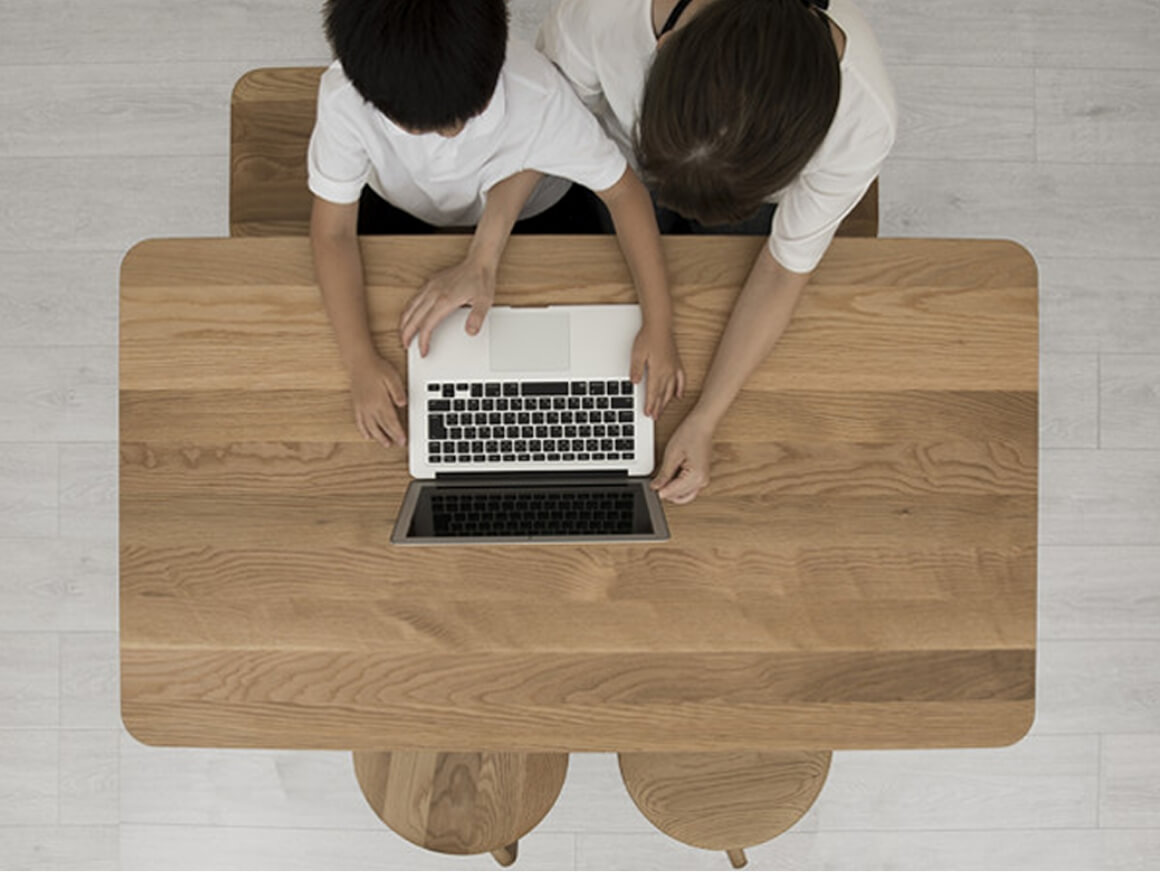 天然木無垢材を使用した国産組立家具