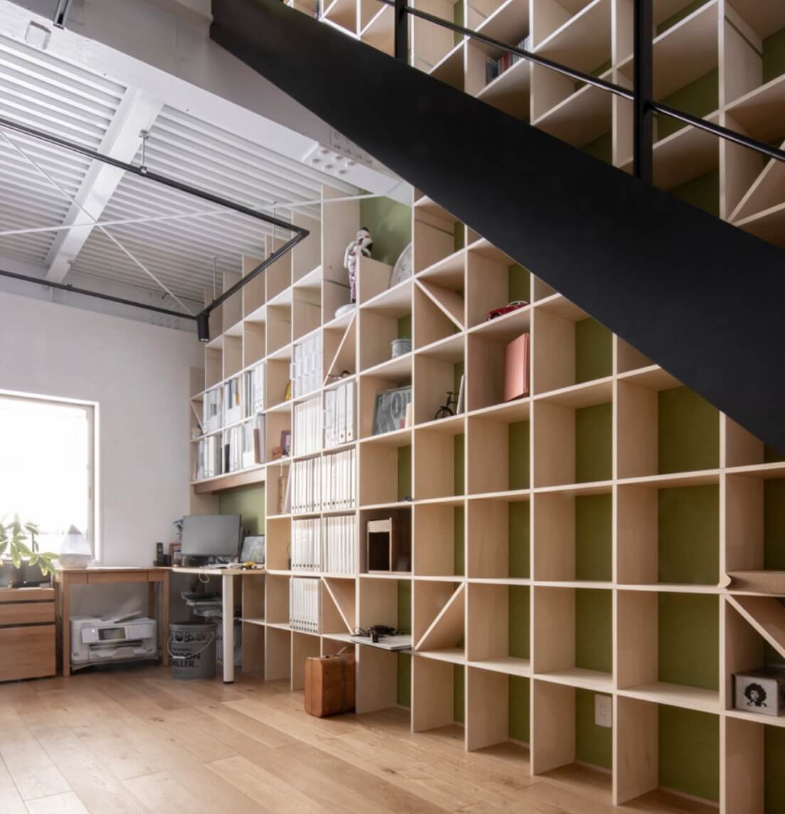 壁一面の収納本棚