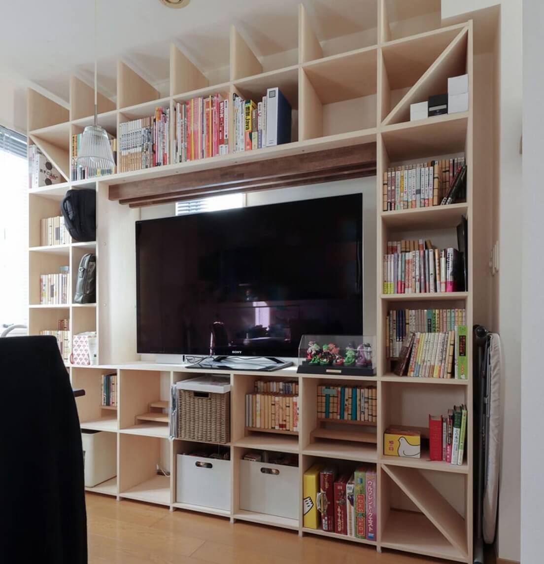 壁一面の収納本棚