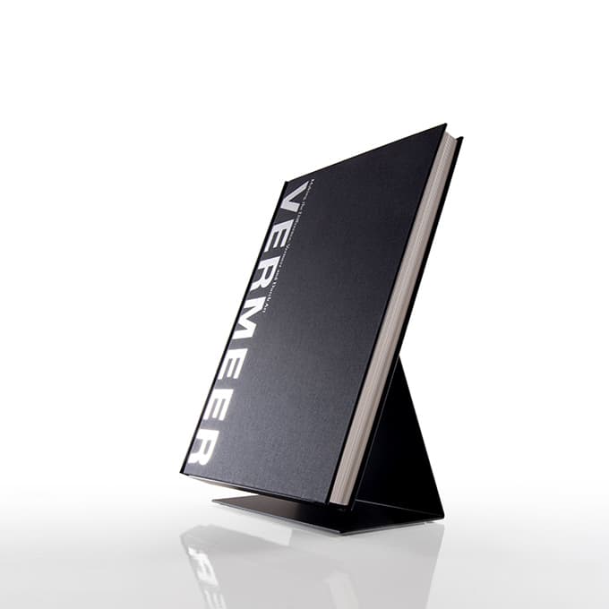 本を宙に浮かせるように飾れるブックスタンド 本展示・iPadスタンド・本立て