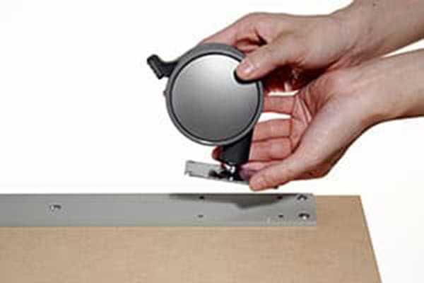 キャスター取付方法