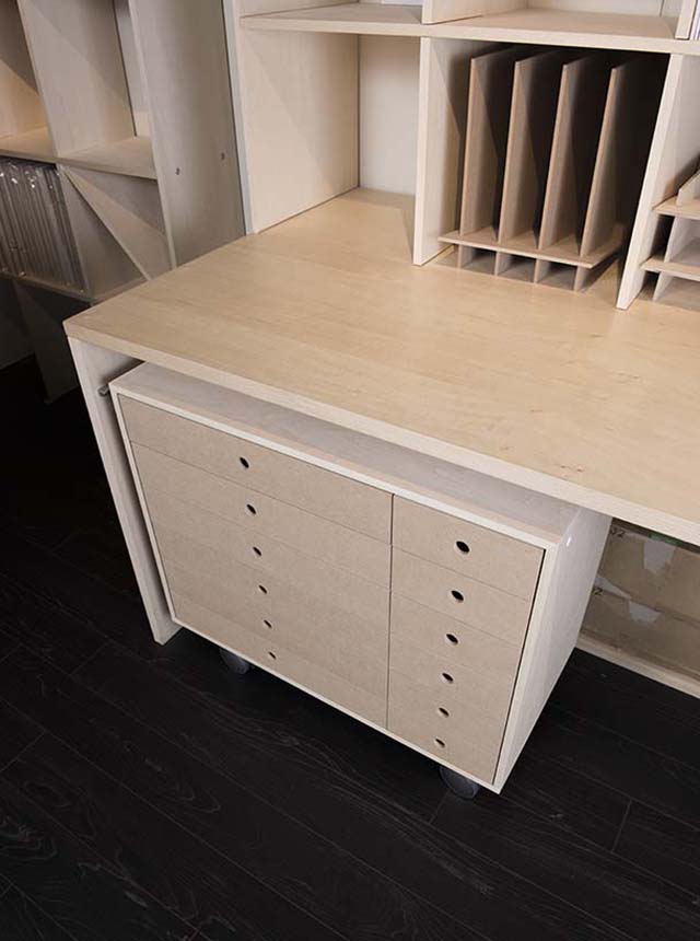 カウンター付き本棚