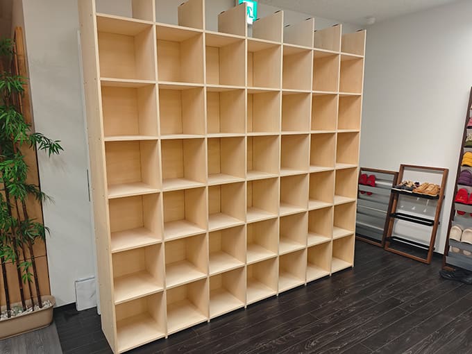 Shelf 壁一面の本棚 奥行350mm 縦7コマ×横7コマ 特注品(背板 Shelf 壁一面の本棚 奥行350mm 縦7コマ×横7コマ 特注品(背板