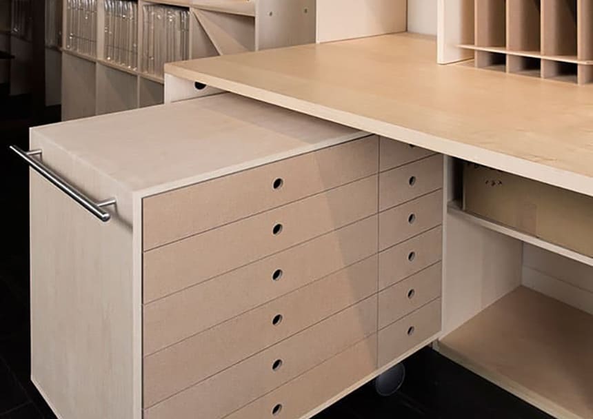 「Storage Cart ミドルタイプ」が天板下に納まります