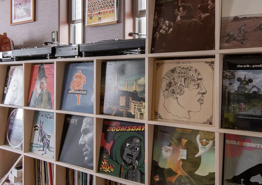 アナログレコードにもピッタリ レコード棚として多くのプロも愛用