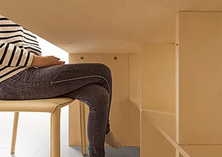 足元を十分に使える