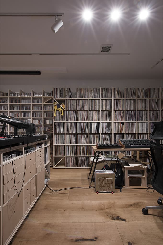 LPレコードを収納できる壁面レコード棚