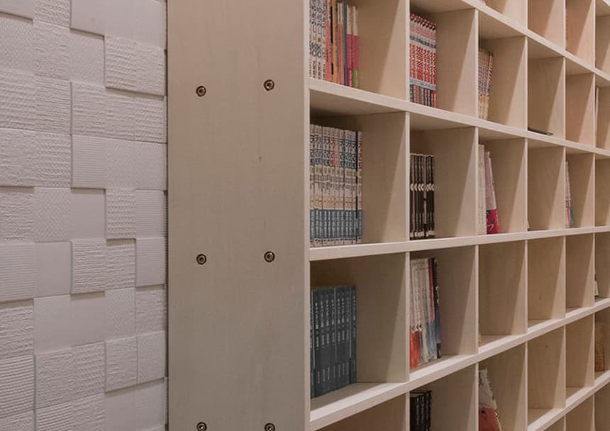 奥行180mmの薄型設計、大量の本もすっきり、見やすく