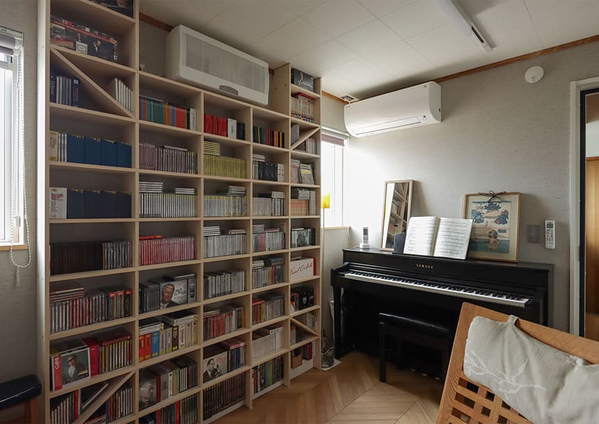 カスタマイズ対応で、造作家具のような本棚を実現