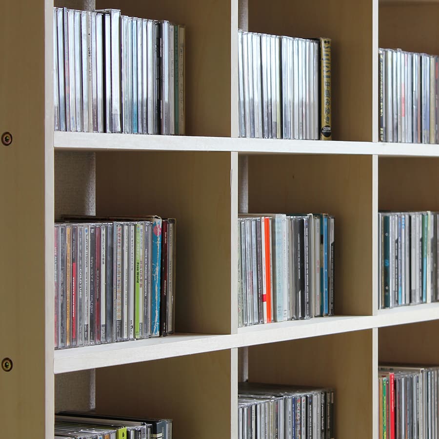 壁一面のコミック本棚 奥行180mm CDの収納にもピッタリ DVDトールケースも