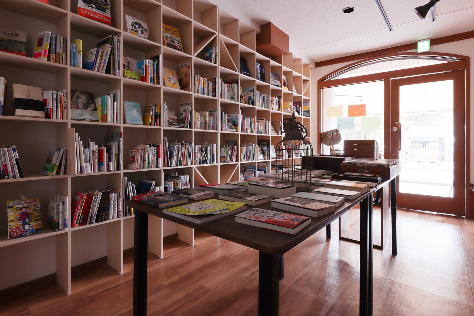 シェルフ 壁面本棚