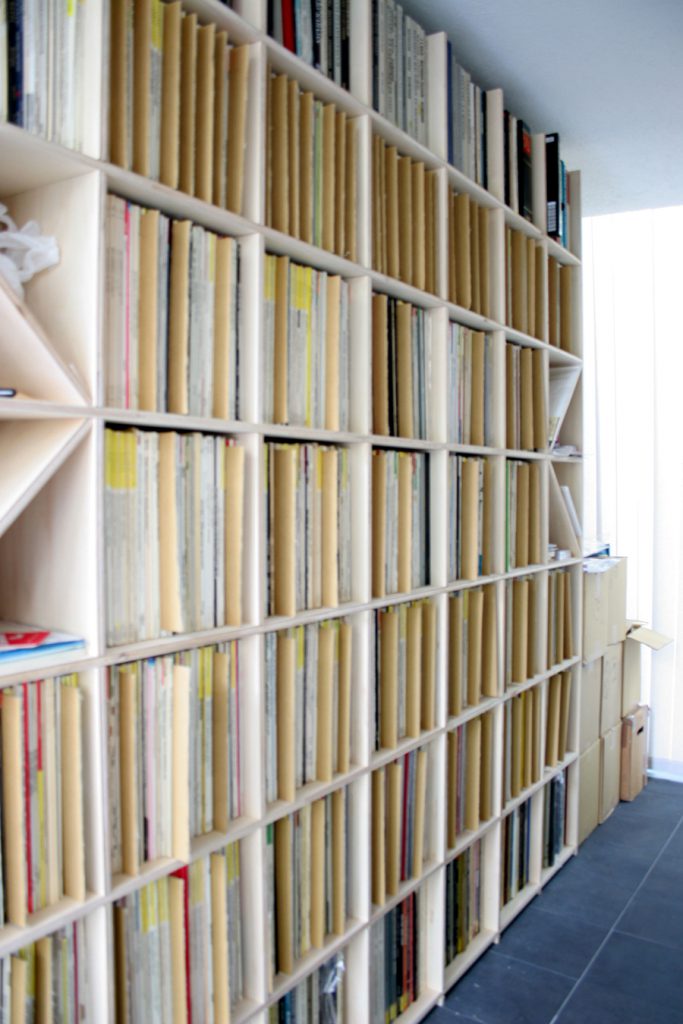 壁一面のレコード棚 | 壁一面の本棚 奥行350mm / Shelf (No.01) | マルゲリータ使用例
