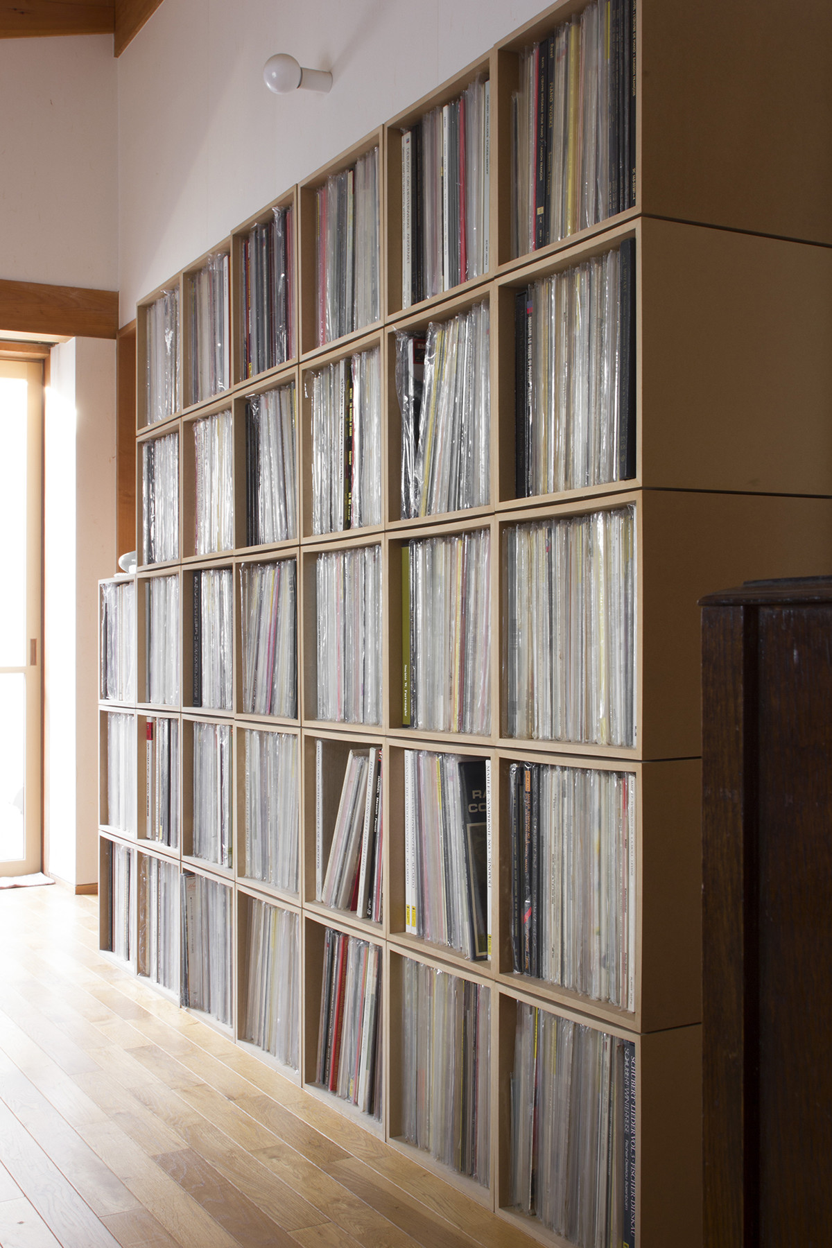 BLCによる壁一面のアナログレコード棚
