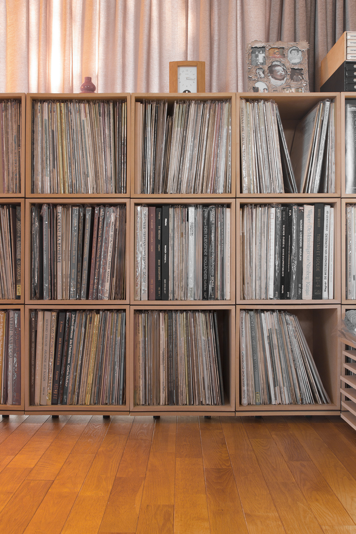BLCによる壁一面のLPレコード棚