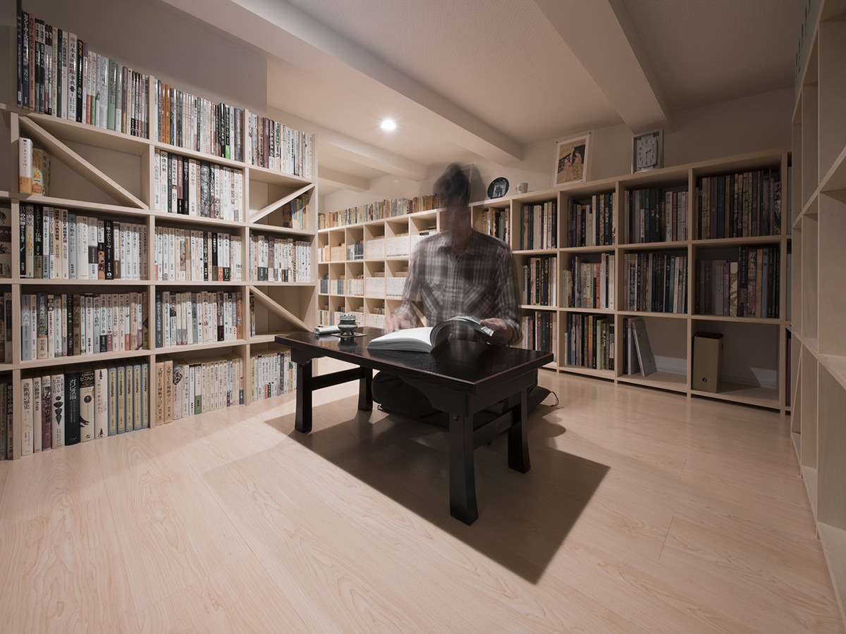 狭くてもおしゃれな書斎③ 個人所有の隠れ家図書館のような空間