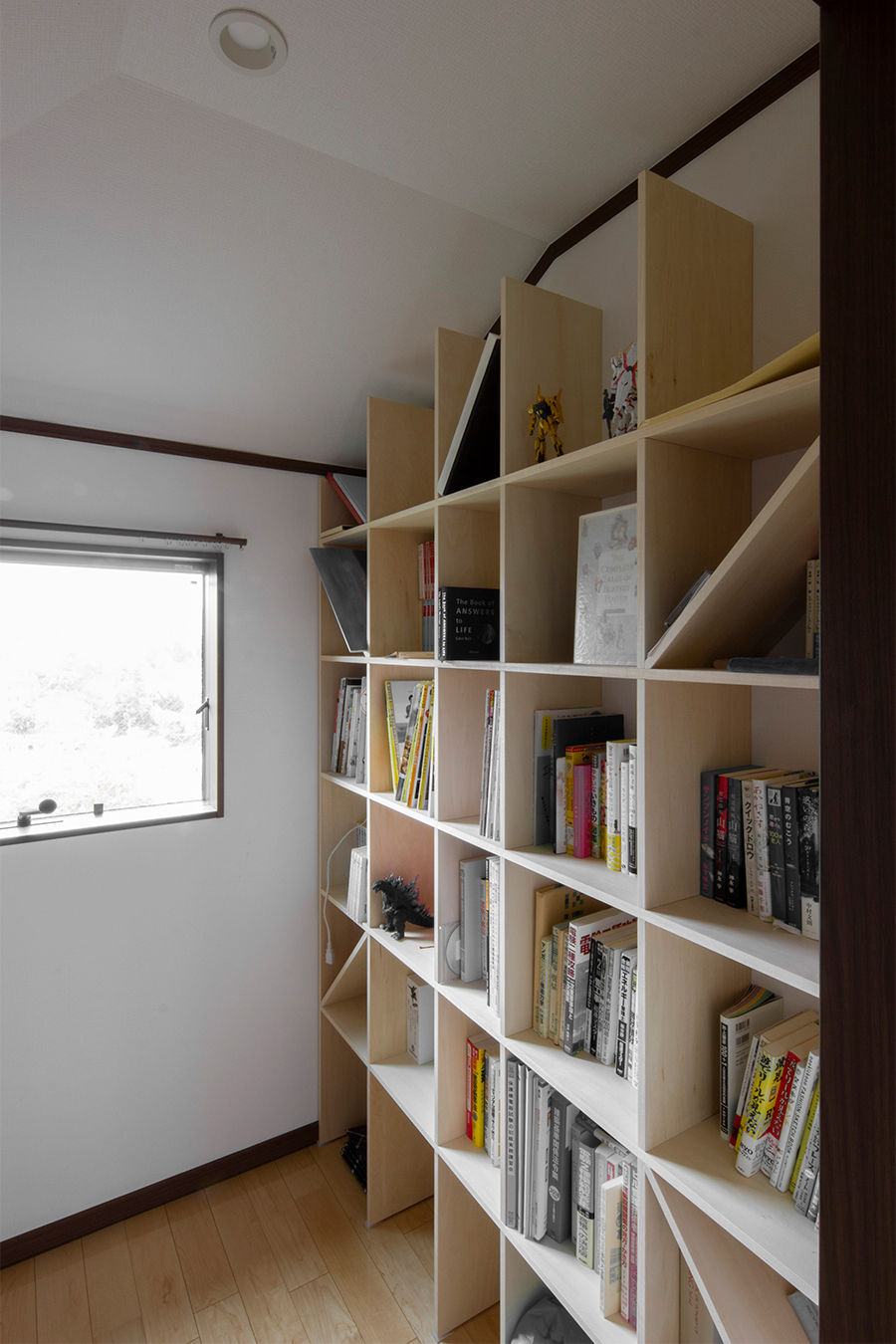 クローゼットを書架に 壁一面の本棚 奥行250mm Shelf No 55 マルゲリータ使用例 クローゼットを書架に 壁一面の本棚 奥行250mm Shelf No 55 マルゲリータ使用例