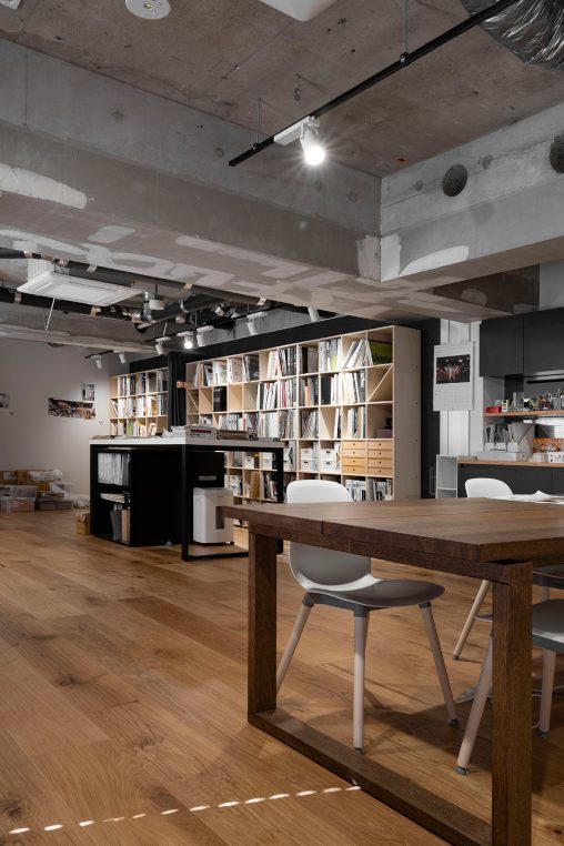 打放しのワイルドな空間に | 壁一面の本棚 奥行350mm/Shelf(No.92)