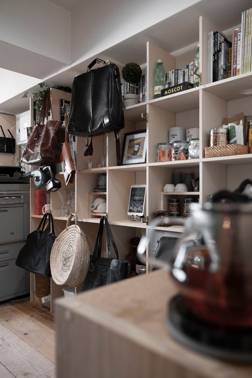 コンパクトに、機能的に | 壁一面の本棚 奥行250mm/Shelf(No.64)