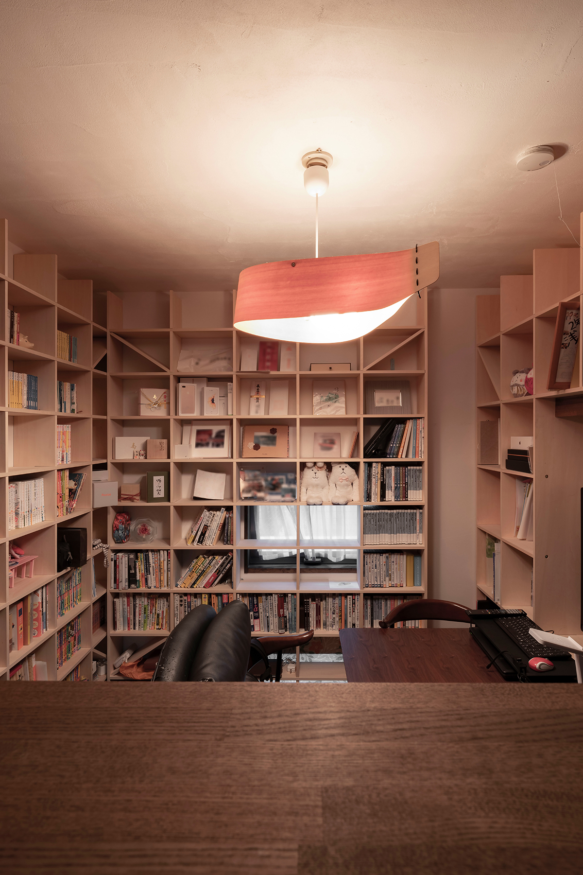本棚にあわせて設計されたご夫婦の書斎 | 開口部のある本棚 / Shelf (No.07)