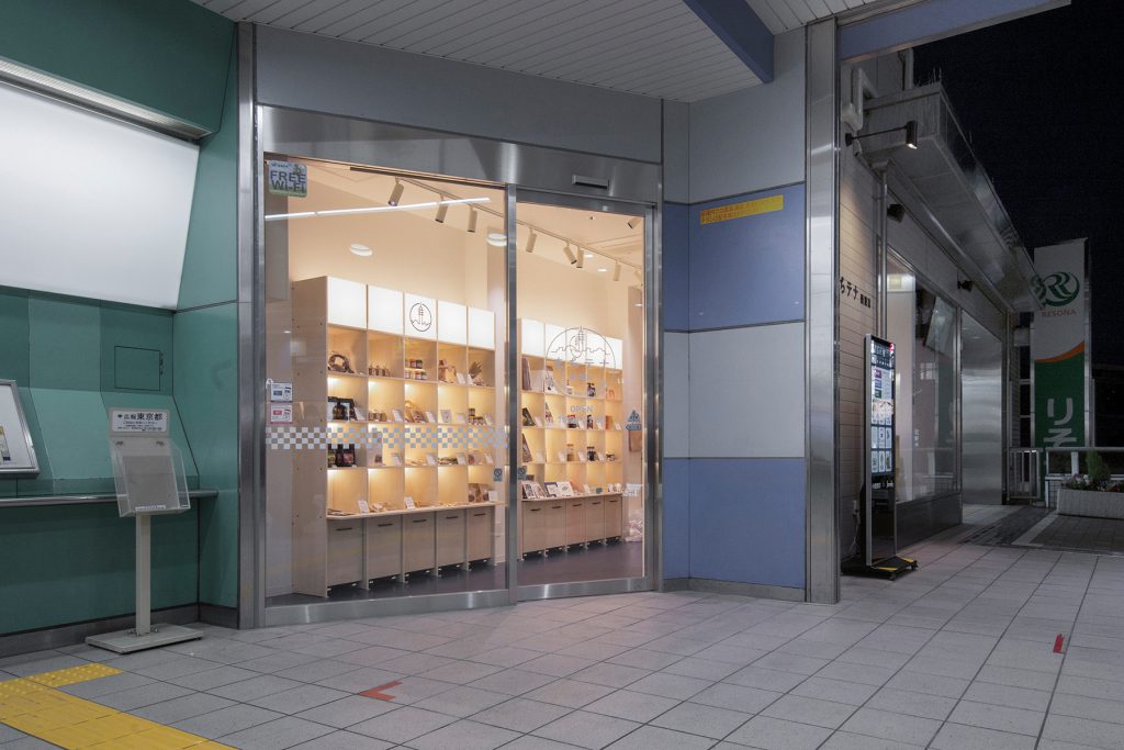 西東京市駅前情報発信拠点「まちテナ西東京」 | 壁一面の本棚 奥行350mm / Shelf (No.100) | マルゲリータ使用例 シンプル おしゃれ 部屋 インテリア レイアウト