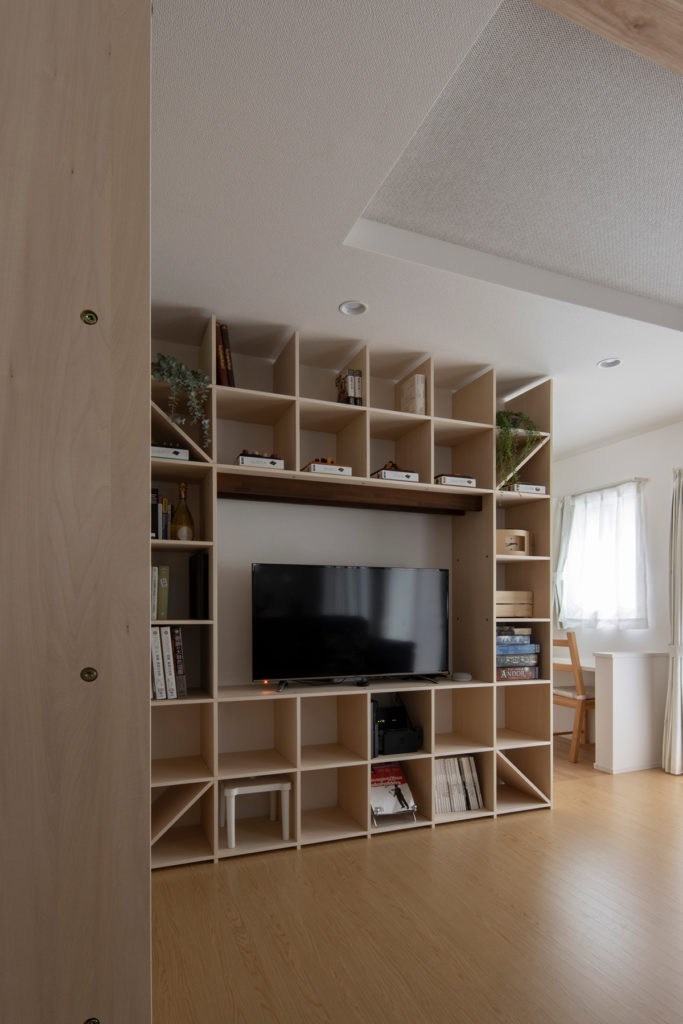 テレビ台と壁面収納を兼ねるおすすめ商品と収納の実例