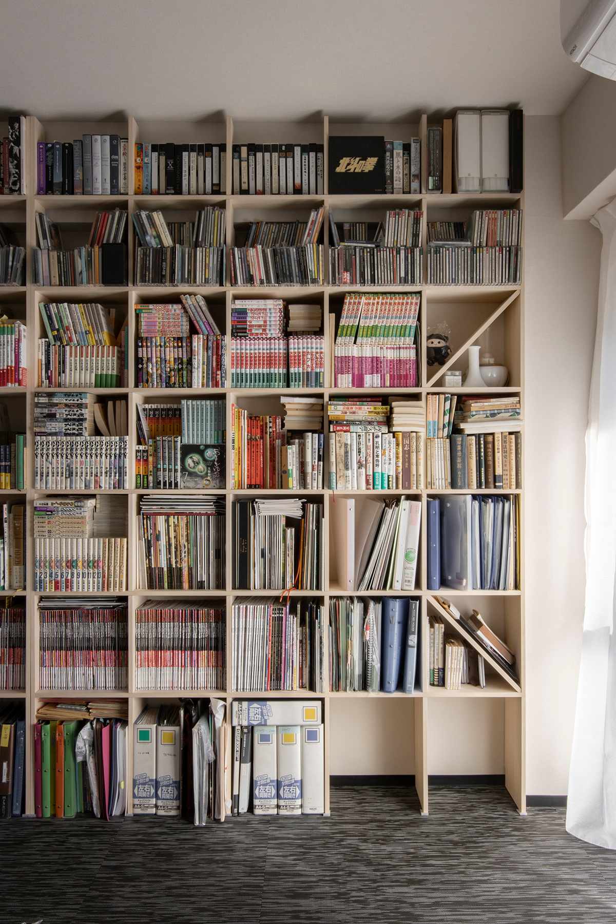 本棚に合わせて生活空間をリフォーム 