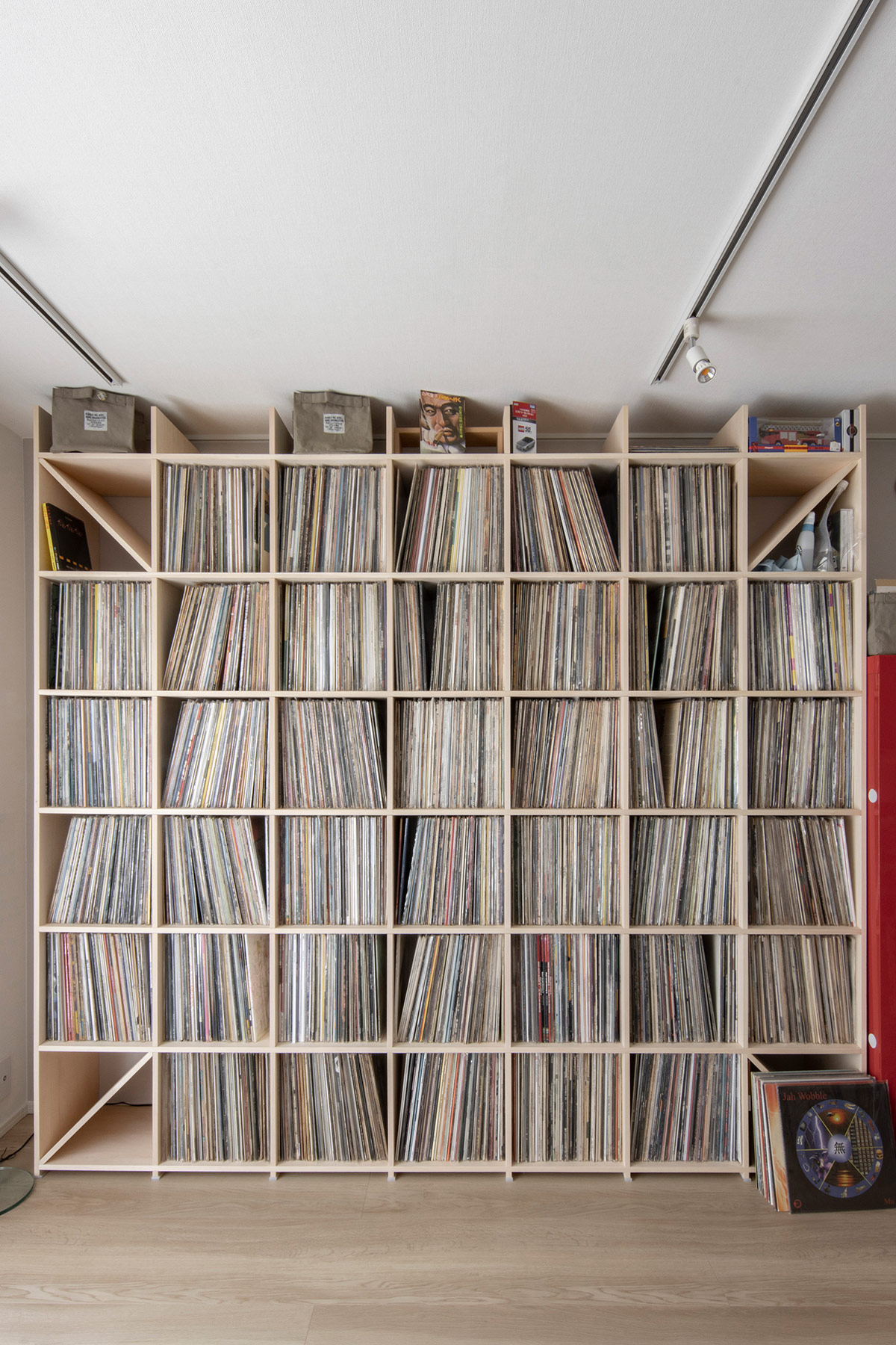 壁一面のレコード棚