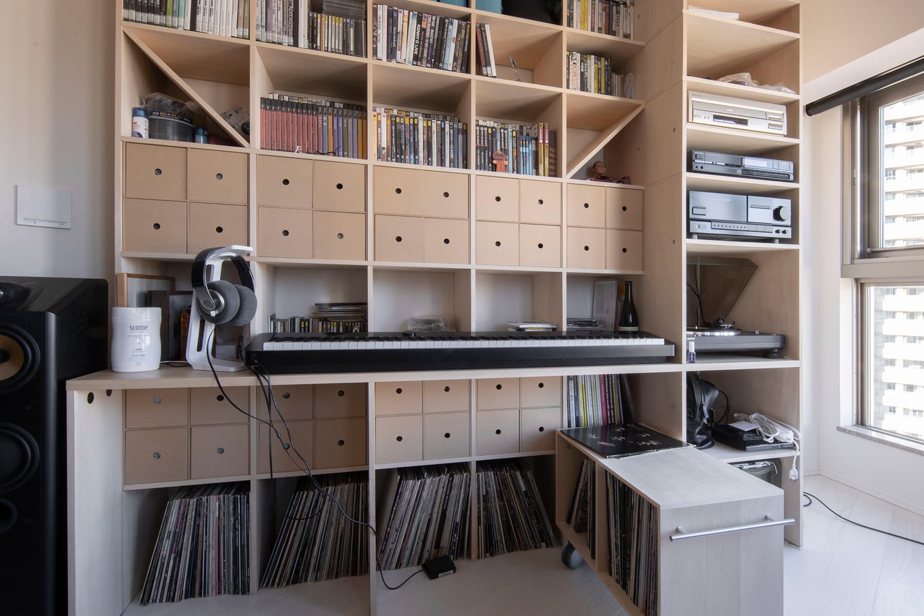 Shelf カウンター付き本棚を原型にしたオーダー家具　音楽用デスク
