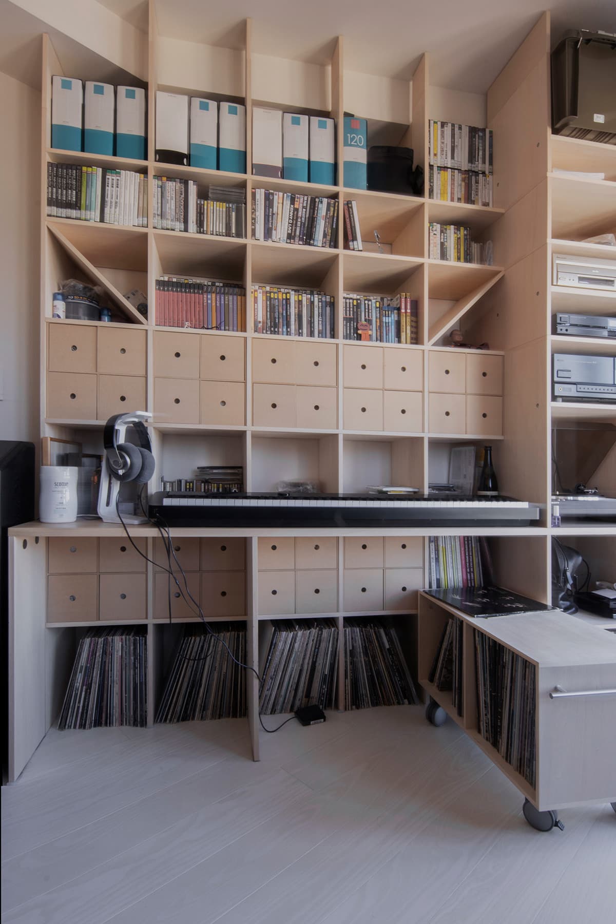 Shelf カウンター付き本棚を原型にしたオーダー家具　音楽用デスク