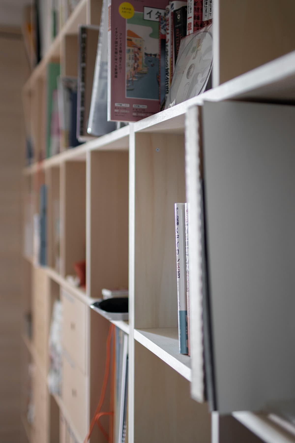 クローゼットの整理棚に 壁一面の本棚 奥行350 Shelf マルゲリータ使用事例