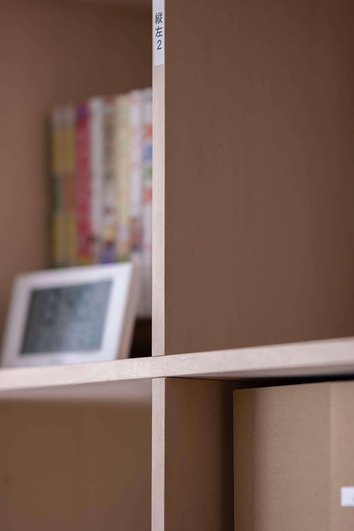 ダイニングテーブルをワークデスクとして | 壁一面の本棚 奥行350 / Shelf | マルゲリータ使用事例