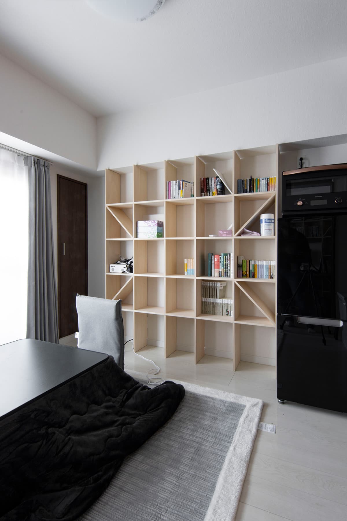 生活空間と学習空間を綺麗に使い分ける | 壁一面の本棚 奥行250 / Shelf | マルゲリータ使用事例