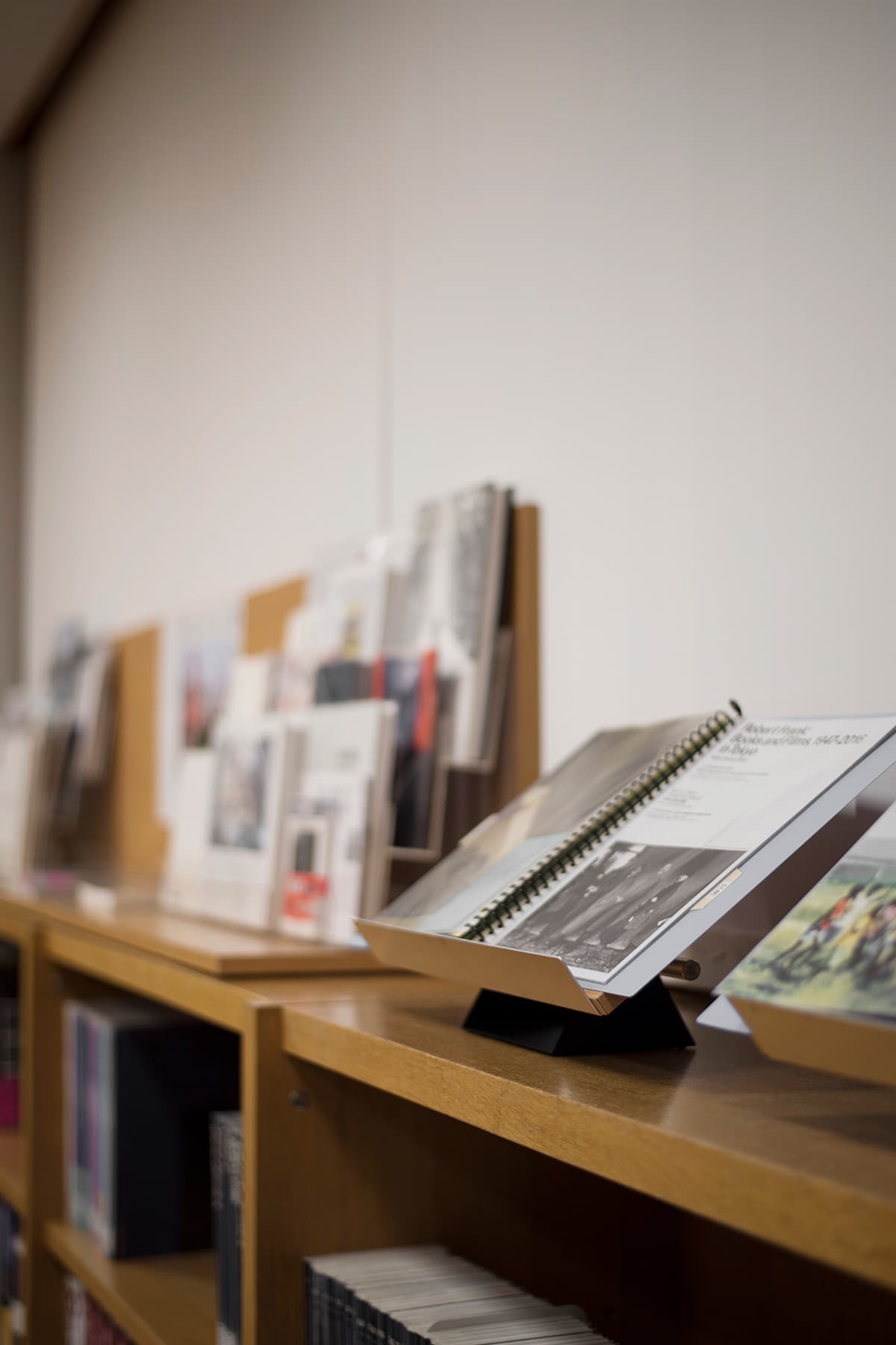 東京都写真美術館の図書室での使用例