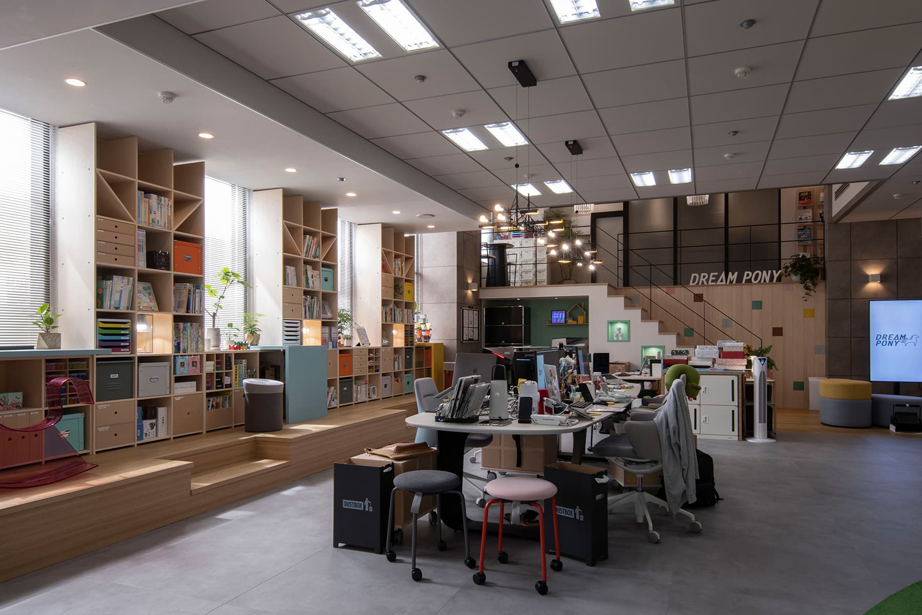 オフィス収納をおしゃれに見せる10のアイデアと おすすめオフィス家具10選 オフィスの収納ならマルゲリ