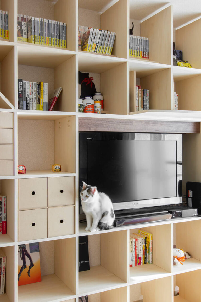 猫のためのおすすめ本棚①マルゲリータ「Shelf（シェルフ）開口部のある本棚」