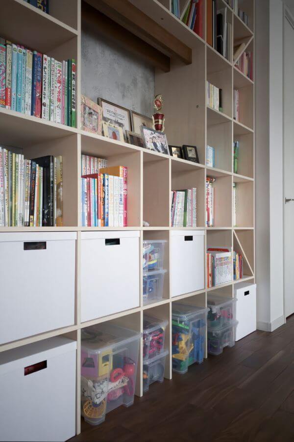 おもちゃの収納実例② 開口部のある本棚 / Shelf