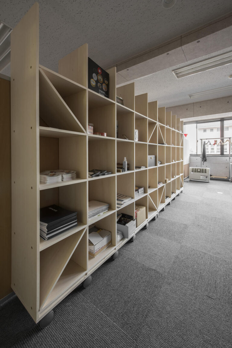 おすすめのオフィス大容量本棚⑥ ディスプレイスペースとしても活用