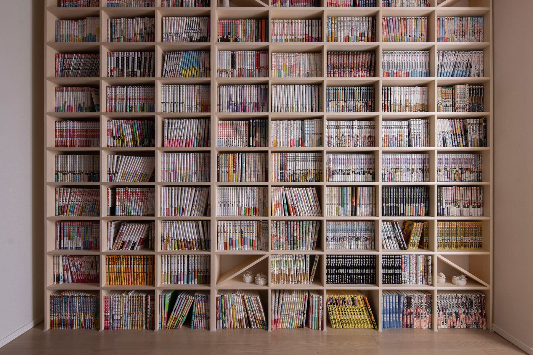 増えすぎた本を収納するのに便利なマルゲリータの壁面本棚