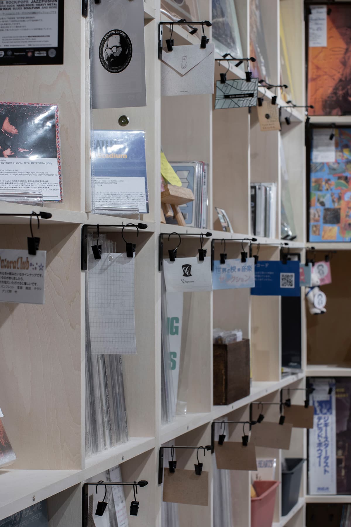 シェア型書店の音楽版 –シェア型書店の音楽版 ウォールフックによる見出し