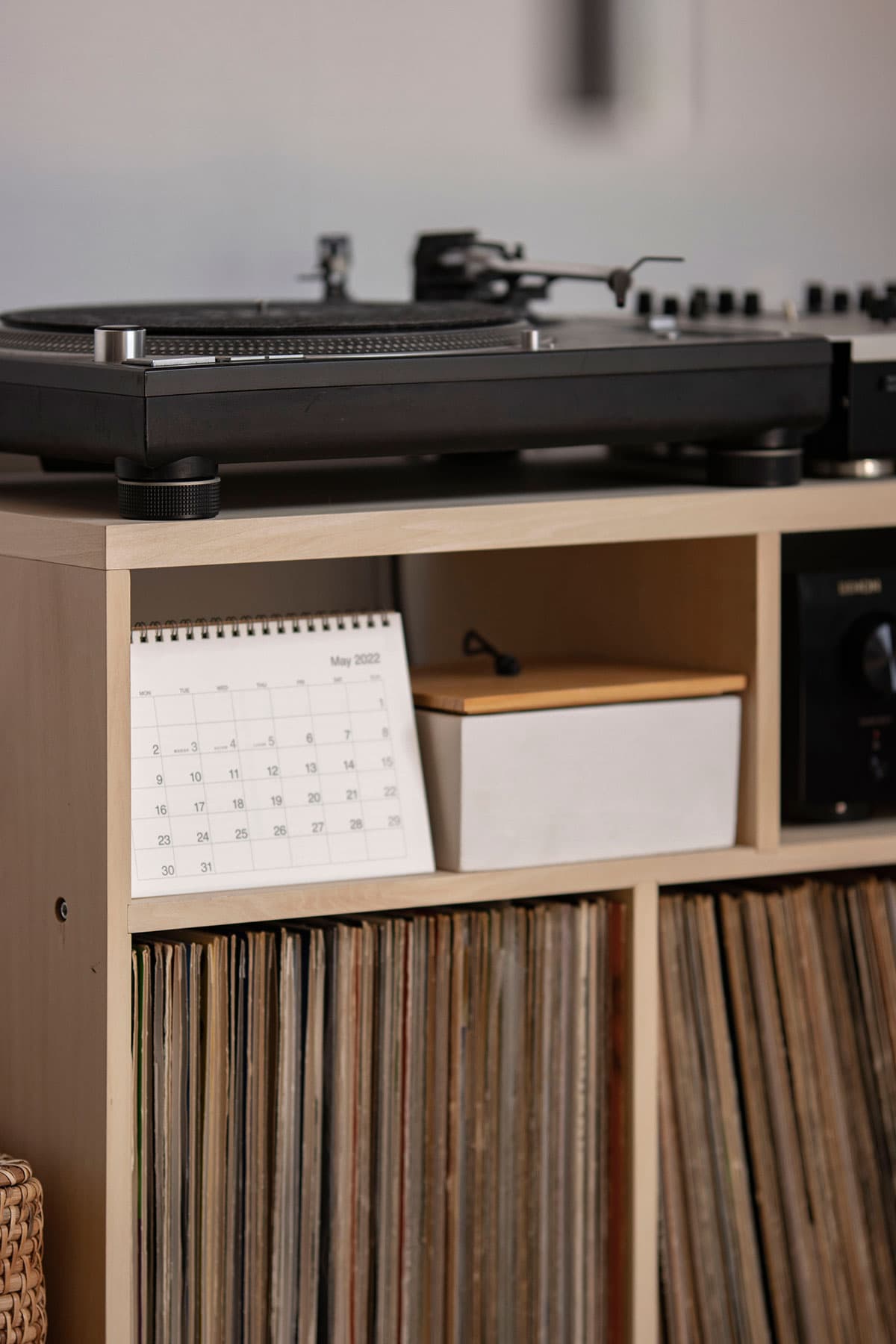 自宅で楽しむDJブース 音場空間アナログレコード棚