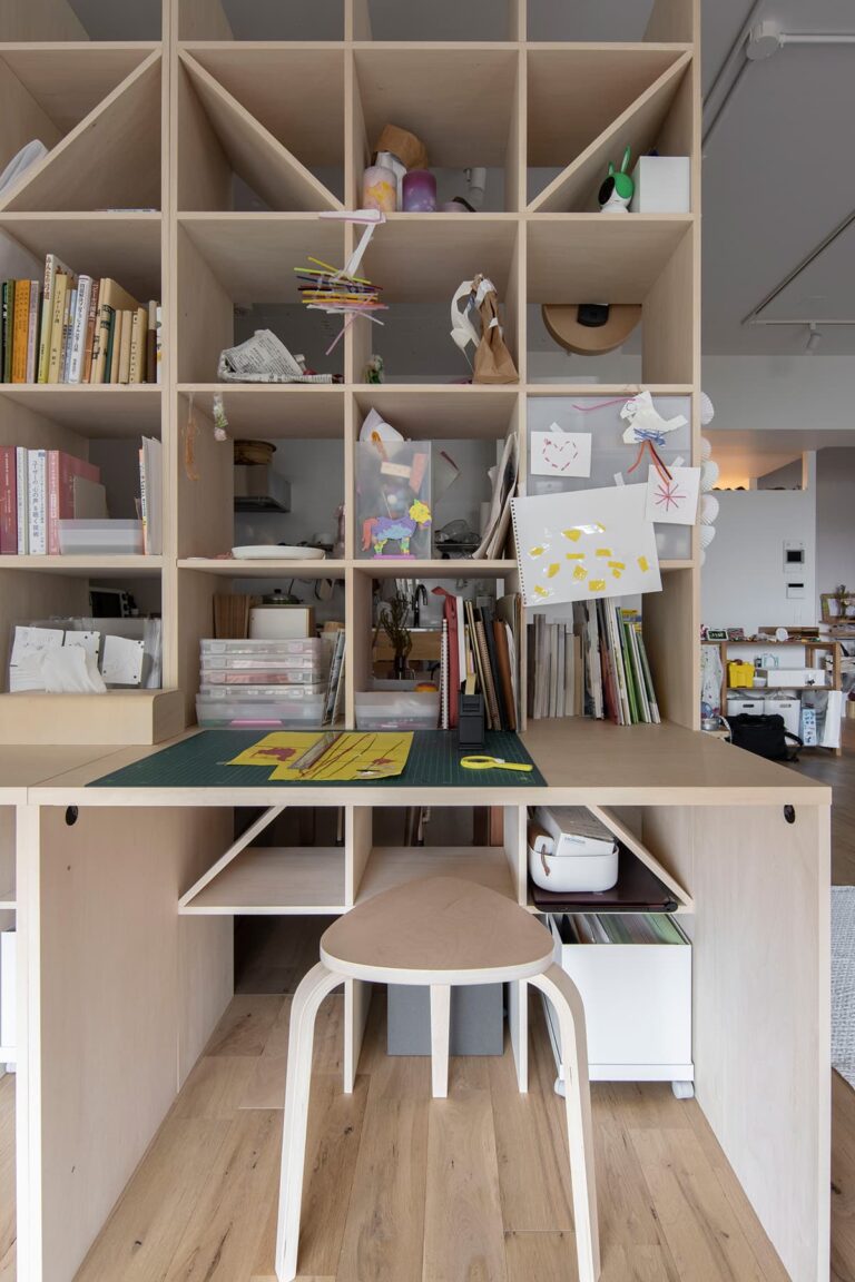 間仕切りとしてリビングを仕切る – Shelf カウンター付き本棚 – マルゲリータお客様事例