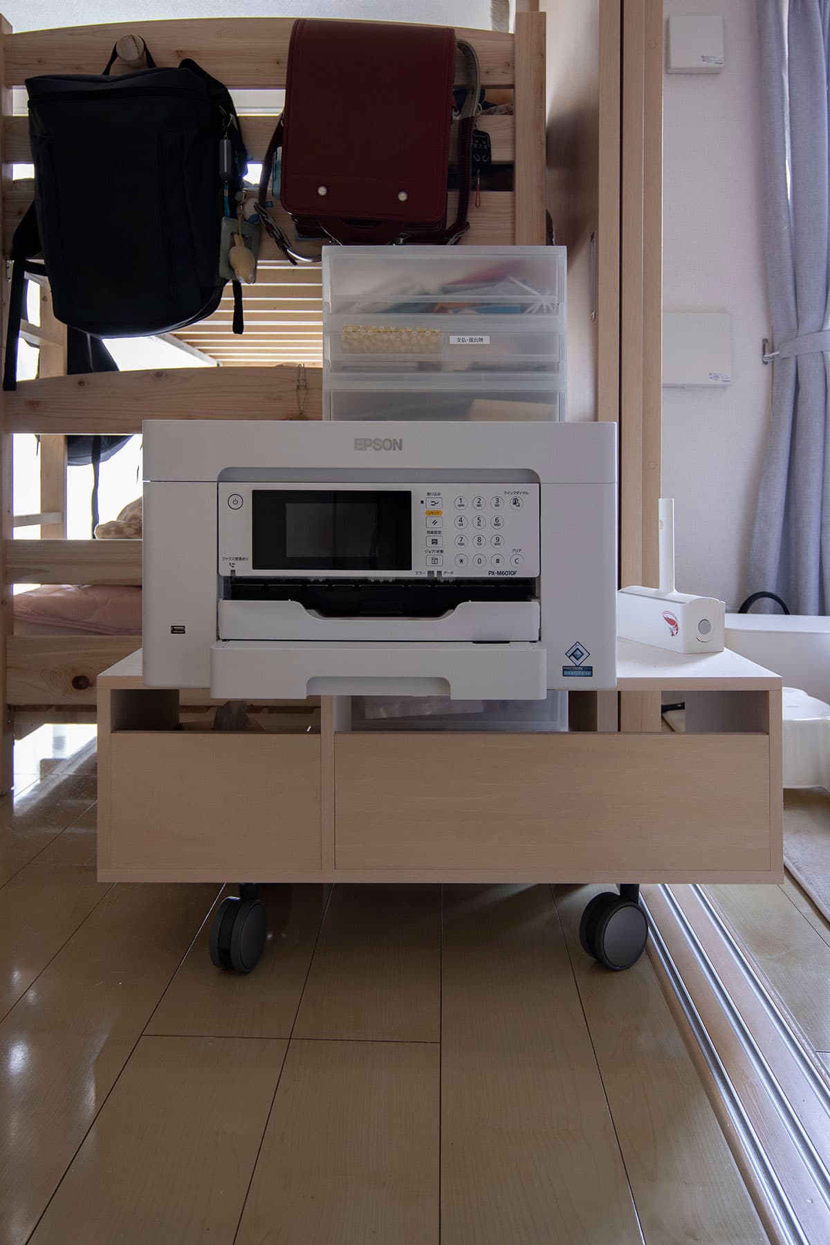 可動間仕切りで隣接する部屋に – Shelf 壁一面の本棚 奥行350mm – マルゲリータ使用事例