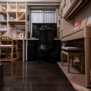 家族の学習部屋の本棚 - Shelf デスク付き本棚 - マルゲリータお客様事例