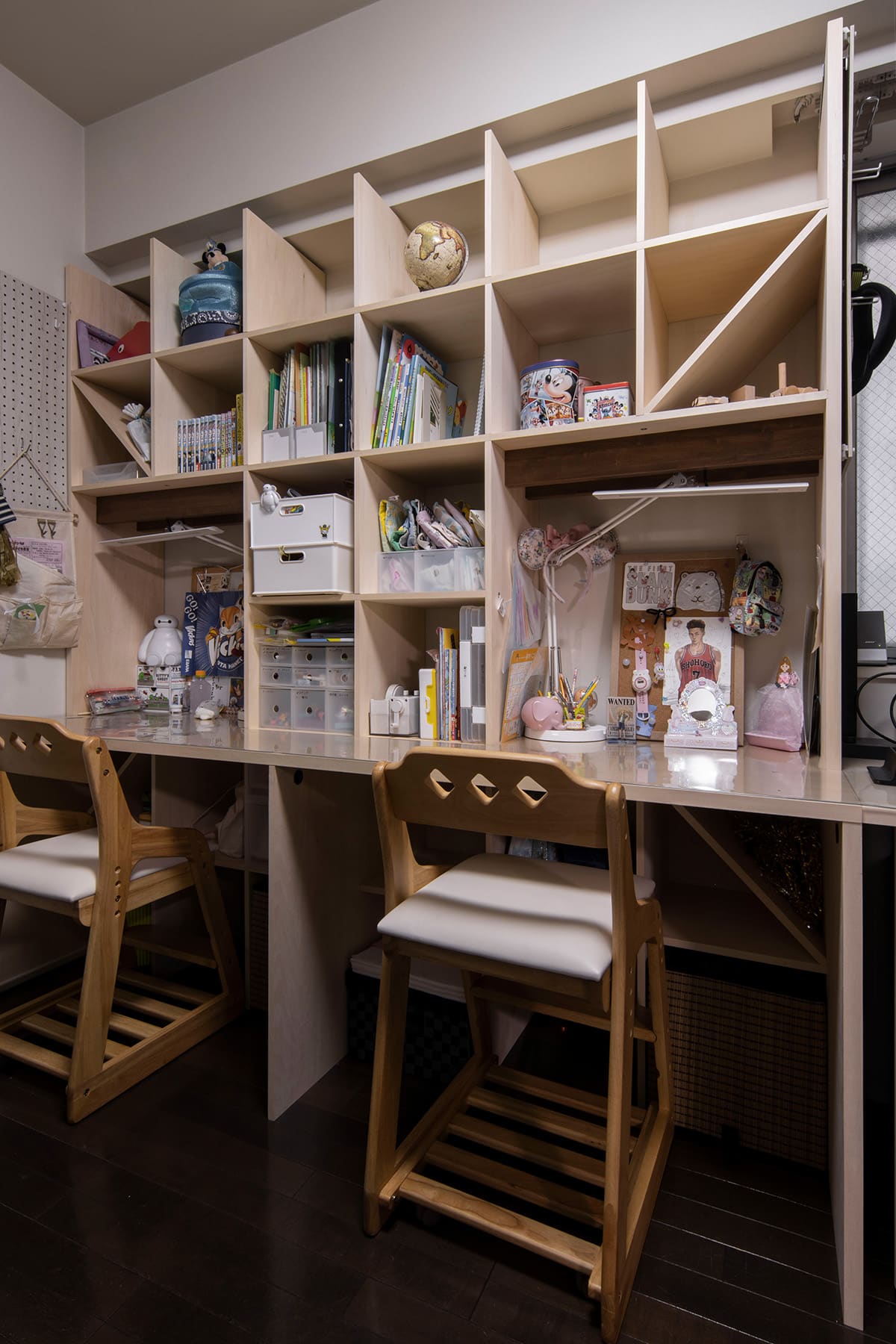 家族の学習部屋の本棚 - Shelf デスク付き本棚 - マルゲリータお客様事例