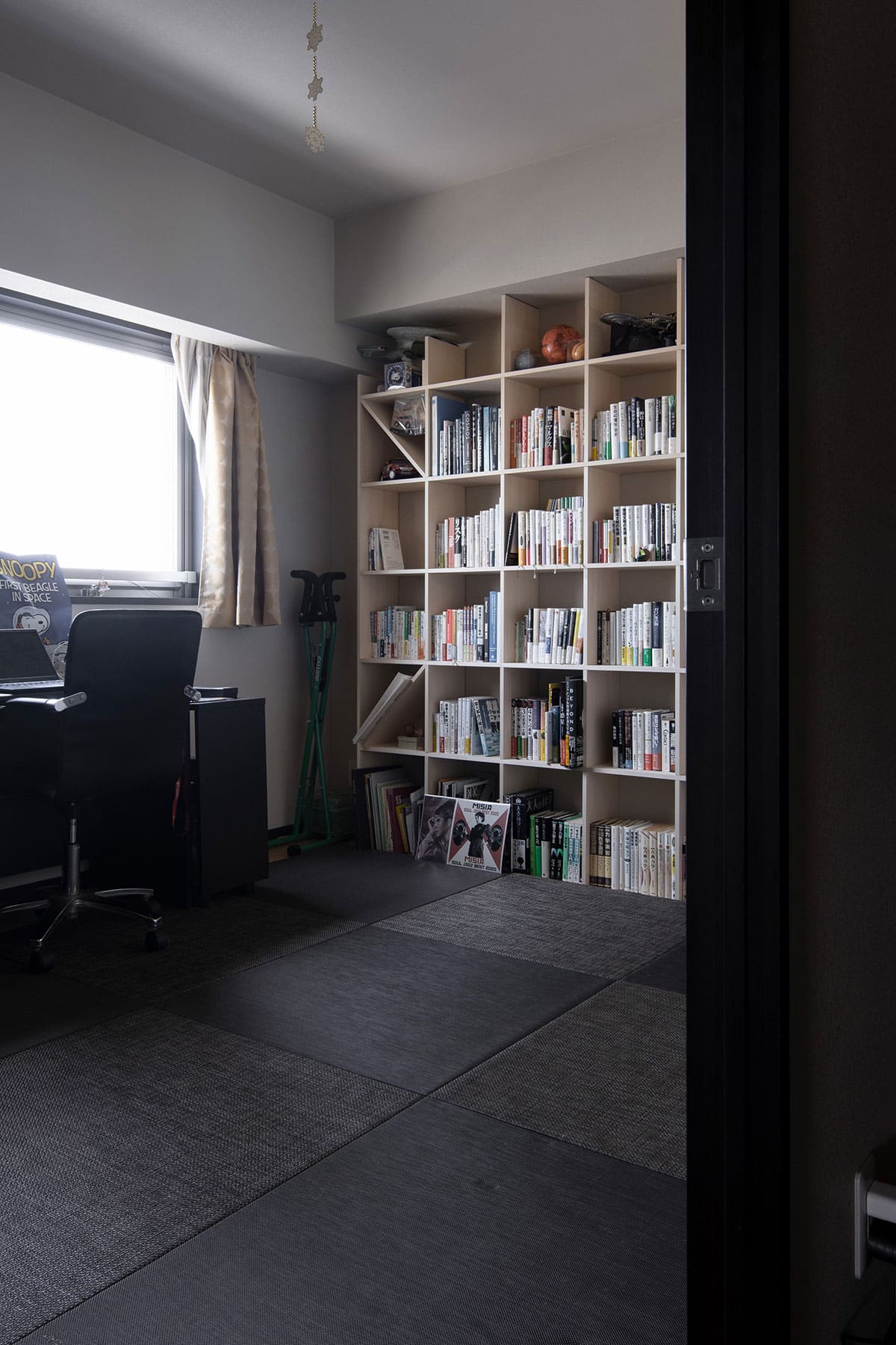 仕事部屋兼書斎の本棚 - Shelf 壁一面の本棚 奥行250mm - マルゲリータお客様事例