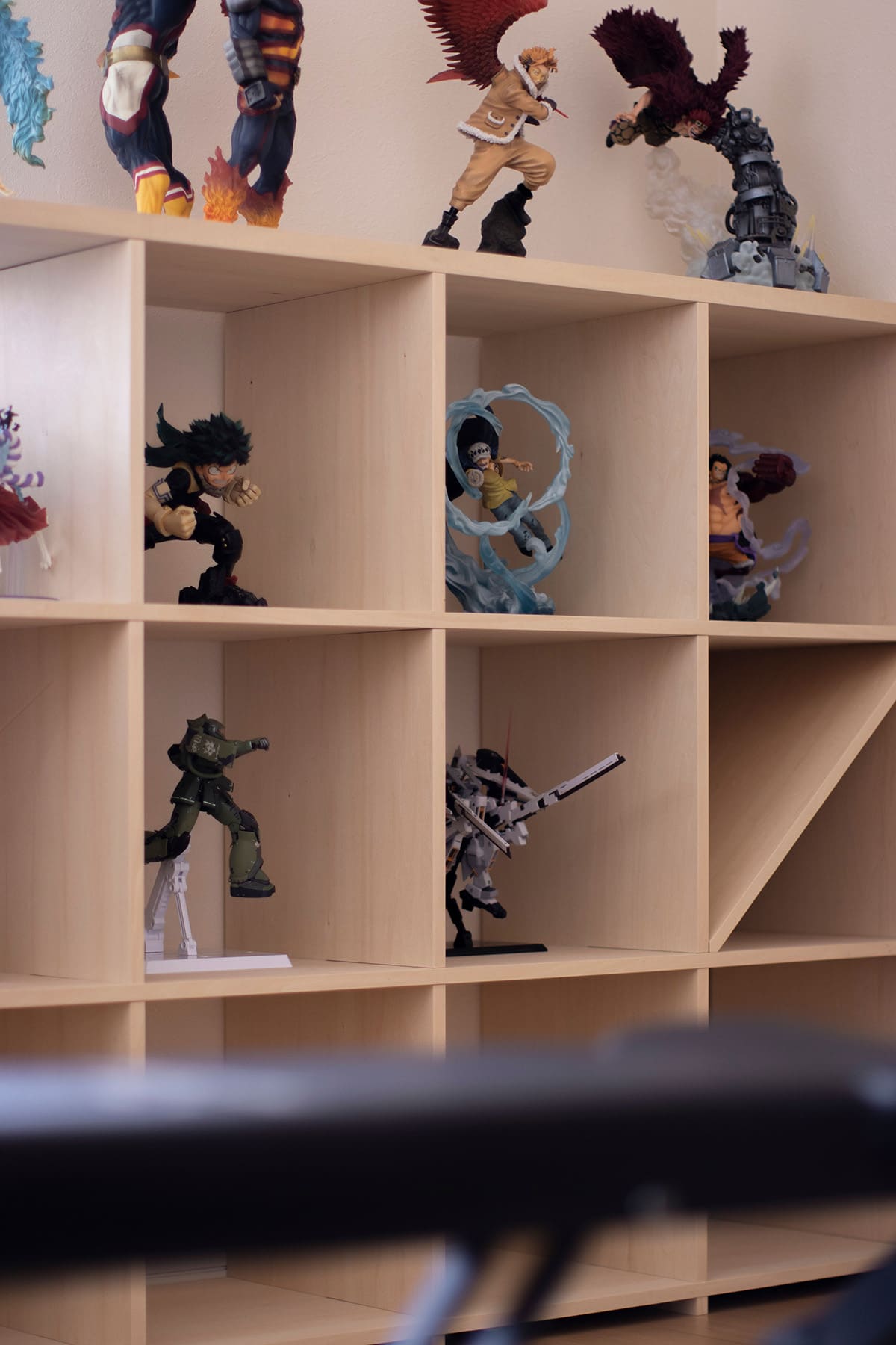 【File 722 フィギュアに囲まれて オフィス編 - Shelf 壁一面の本棚 - マルゲリータお客様事例