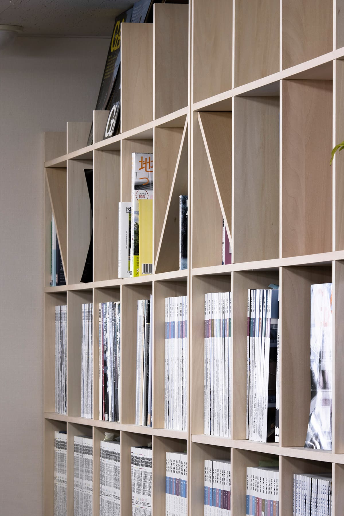 【File 718】設計事務所の本棚 - Shelf 壁一面の本棚 奥行250mm - マルゲリータお客様事例