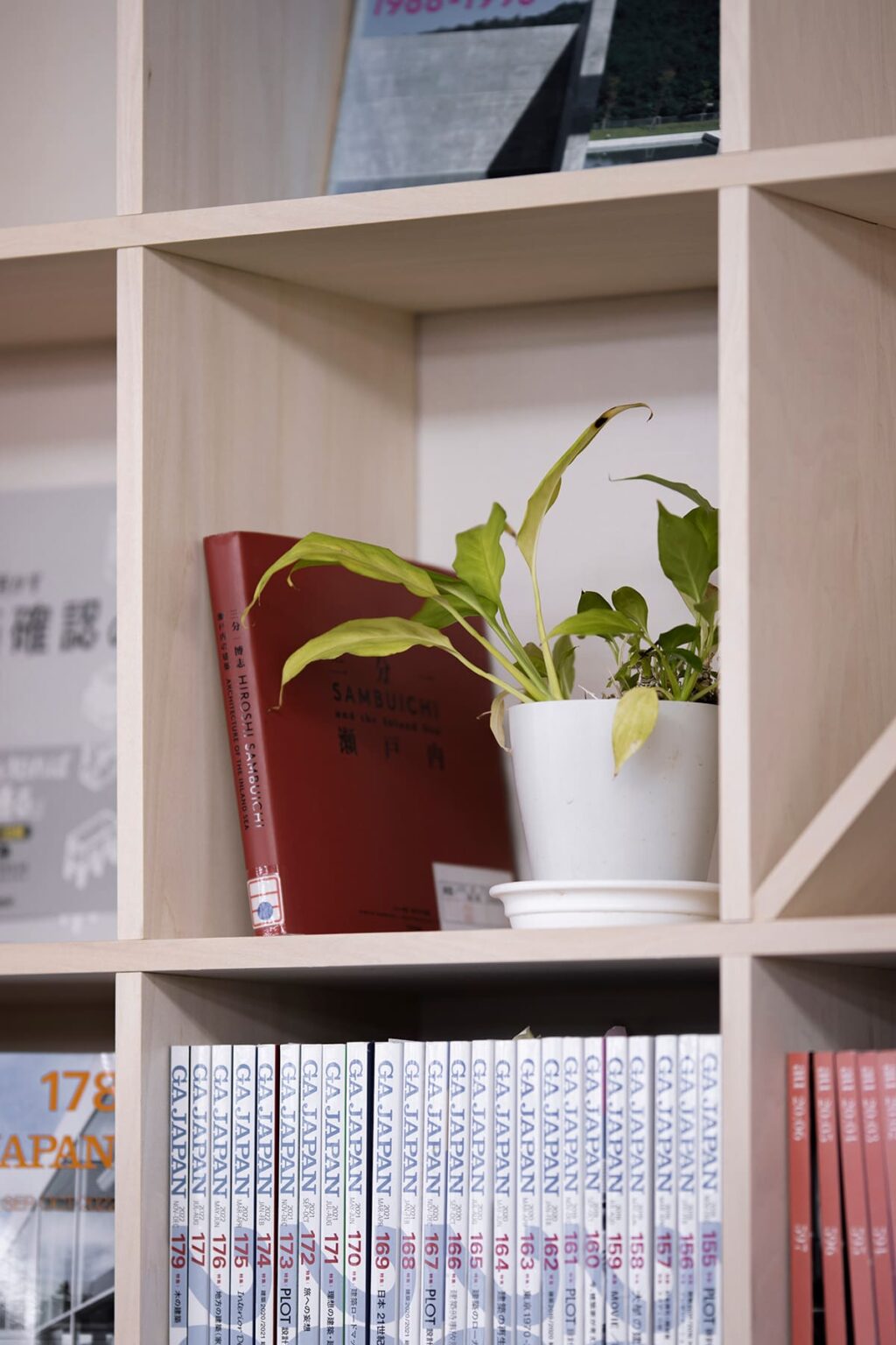 【File 718】設計事務所の本棚 - Shelf 壁一面の本棚 奥行250mm - マルゲリータお客様事例